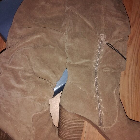 Size 13 womens winter boot. ( New with tags) - Picture 2 of 3